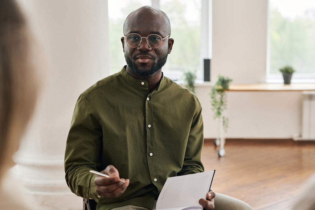 man participating in cbt for dual diagnosis